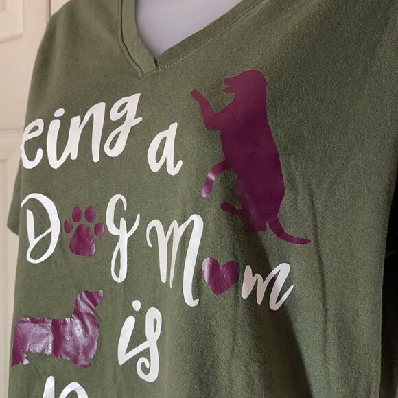 Time and Tru "Being a Dog Mom is Ruff" Tee M - Picture 4 of 10